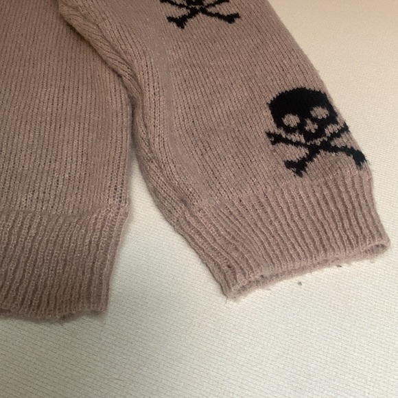 No Boundaries Beige Skull Pattern Sweater - Picture 5 of 7